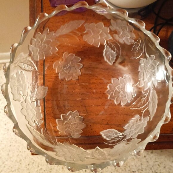 Crystal Clear Studui Other - Crystal Clear Studio Chrysanthemum Frosted Floral Crystal Bowl 10.5"